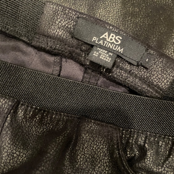 NWOT ABS Runway textured soft faux leather look leggings 4 S - Picture 6 of 8